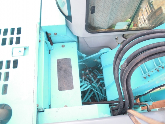 ขายด่วน! แบคโฮ kobelco 130ur ปี 2001 เก่านอก ติดต่อ คุณไมตรี 0821378179