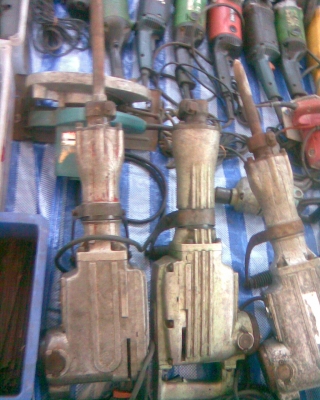 แย๊กสกัดคอนกรีต MAKITA ตัวใหญ่ของแท้แน่นอนครับ เบิกใหม่ เกือบ 2 หมื่นครับ สภาพเดิมๆครับใช้ยาวครับรุ่นนี้คุ้มครับแรงๆครับ