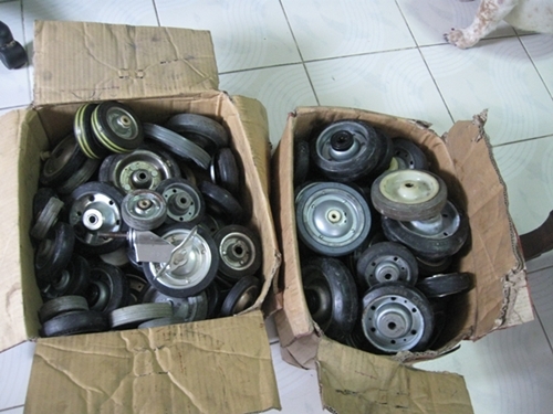 ขายล้อรถเข็น มีเกือบ100อัน ขายเหมาถูกๆ ขายล้อรถเข็น มีเกือบ100อัน ขายเหมาถูกๆ