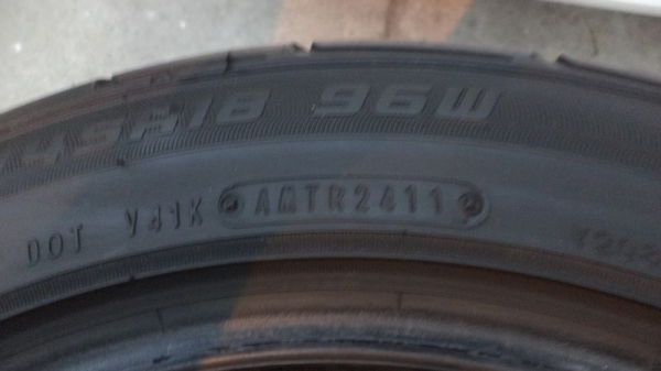 ขายยาง DUNLOP ขอบ18" 245/45/18 ปี11 MADE IN JAPAN ดอกเต็ม