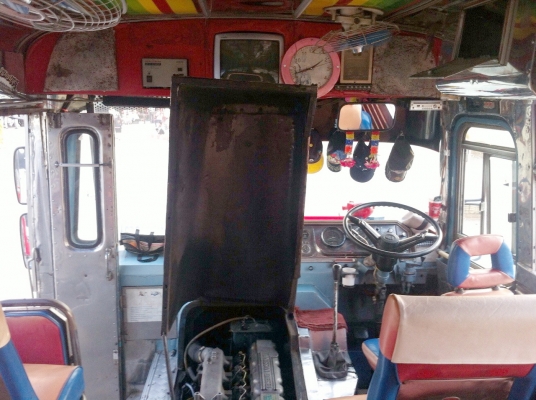 สนใจเปลี่ยนรถบัส 12 m. Nissan 6 ล้อ พัดลม สภาพดี พร้อมใช้