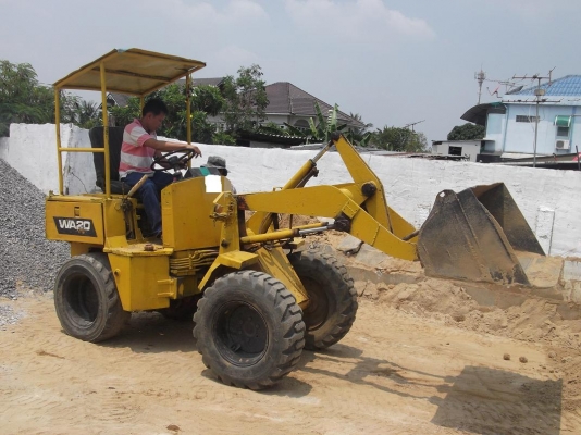 รถตักเอวอ่อน KOMATSU WA 20 ขายด่วน 170,000 บาท