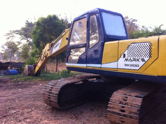 ขายรถแม๊คโคร kobelco sk 200 m3 พร้อมใช้0821340054