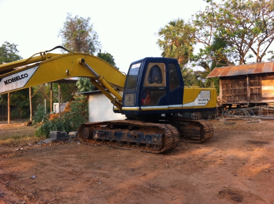 ขายรถแม๊คโคร kobelco sk 200 m3 พร้อมใช้0821340054