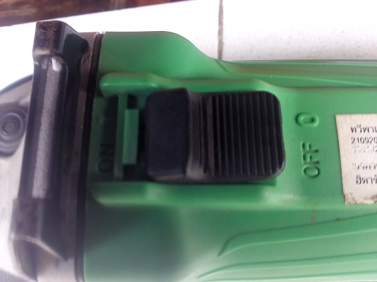 เครื่องเจียรมือไฟฟ้า 4 นิ้ว HITACHI แท้100\%ค่อนข้างใหม่มากสภาพ99\%(มี 1 เครื่อง เครื่องเจียรมือไฟฟ้า 4 นิ้ว HITACHI แท้100\%ค่อนข้างใหม่มากสภาพ99\%(มี 1 เครื่อง