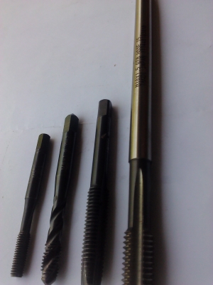 ชุดดอกต๊าปทำเกลียวอย่างดีพร้อมด้ามจัดเป็นชุดราคาถูกๆ M5, M6 ,M8 ,M10 ต้องการเพิ่มลดบอกได้ ชุดดอกต๊าปทำเกลียวอย่างดีพร้อมด้ามจัดเป็นชุดราคาถูกๆ M5, M6 ,M8 ,M10 ต้องการเพิ่มลดบอกได้