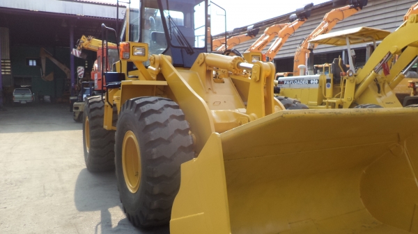 WA300-1-30055รถตักKOMATSUรถจอดที(CSนวนคร)แล้วครับ