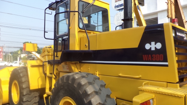 WA300-1-30055รถตักKOMATSUรถจอดที(CSนวนคร)แล้วครับ