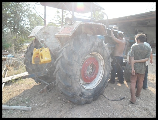 รถไถฟอร์ด 77 มีอุปกรณ์ 4 ชุด สภาพดี สวยมาก