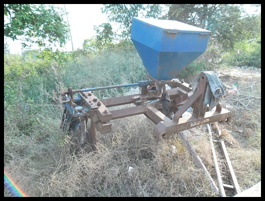 รถไถฟอร์ด 77 มีอุปกรณ์ 4 ชุด สภาพดี สวยมาก