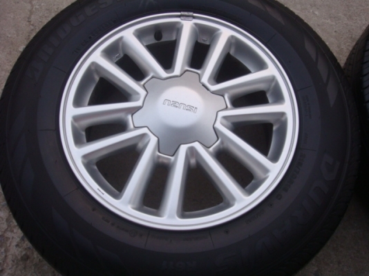 แม็ก D-MAX 6 รู ขอบ 16 ใหม่ๆคับ สภาพป้ายแดง