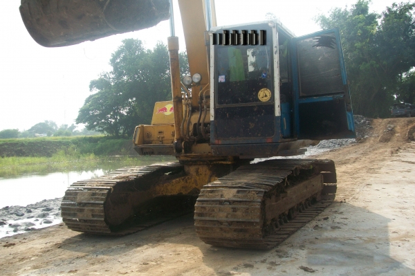 ขาย KOMATSU PC 200-3 คอลโทลสั้น ซีเรียลสูง เครื่อง ปั๊ม แพคอลโทล มอเตอร์สวิง แห้งสมบูรณ์ ช่วงล่างเต็ม แอร์เย็น เอกสารเล่มทะเบียน ภาษีไม่ขาดต่อ