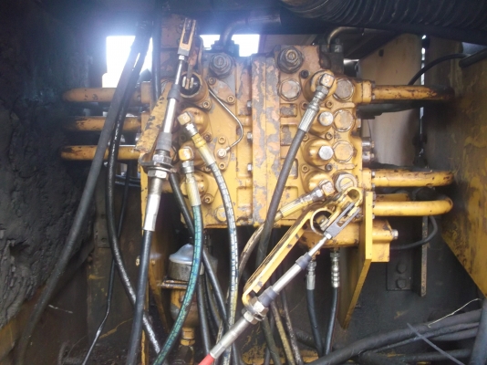 ขาย KOMATSU PC 200-3 คอลโทลสั้น ซีเรียลสูง เครื่อง ปั๊ม แพคอลโทล มอเตอร์สวิง แห้งสมบูรณ์ ช่วงล่างเต็ม แอร์เย็น เอกสารเล่มทะเบียน ภาษีไม่ขาดต่อ