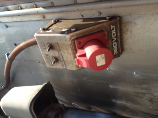 ขาย HINO 10 ล้อ (F18) ตู้เย็น เพลาเดียว ปี 91 เครื่อง 195 แรงม้า (HO7D) เบรกจิ๊ฟฟี่ พวงมาลัยเพาเวอร์ ยางพอใช้ ซัซซีสวย หัวเก๋งไม่ผุ มีแอร์ อุปกรณ์ครบ ขับดีมากกก ขาย 700,000