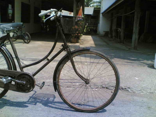 ขายจักรยาน Humber เดิมๆ มีเก็บอะไหล่ใหม่มาบ้างสภาพดีขี่นิ่งเหมาะกับนักสะสม ขาย 4500 บาท