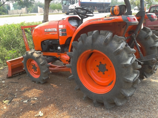 รถไถคูโบต้า36แรงม้า พร้อมใบดันดิน