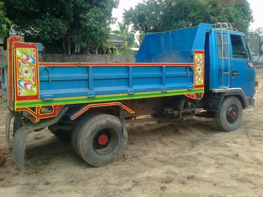 ISUZU ROCKY 195 HP 6HE1 หกล้อดั๊มพ์ ช่วงล่างใหญ่คัชซีสวย ภายในสวยจัด แอร์เย็น พ.เพาเวอร์ ก.ไฟฟ้า เบรคทริ๊ปฟี้ครบ เครื่องแน่นดีแห้งดีไม่มีเยิ้ม กระบะดั๊มพ์เหล็ก 6 ตันยาว 3.60 เมตร ยาง 8.25 ขอบ 16 สภาพดี 70\% พร้อมบรรทุกพร้อมใช้งาน เอกสารทะเบียนภาษีครบพร้อมโ