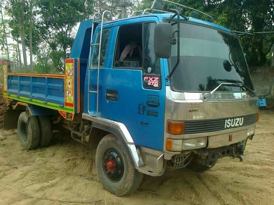 ISUZU ROCKY 195 HP 6HE1 หกล้อดั๊มพ์ ช่วงล่างใหญ่คัชซีสวย ภายในสวยจัด แอร์เย็น พ.เพาเวอร์ ก.ไฟฟ้า เบรคทริ๊ปฟี้ครบ เครื่องแน่นดีแห้งดีไม่มีเยิ้ม กระบะดั๊มพ์เหล็ก 6 ตันยาว 3.60 เมตร ยาง 8.25 ขอบ 16 สภาพดี 70\% พร้อมบรรทุกพร้อมใช้งาน เอกสารทะเบียนภาษีครบพร้อมโ