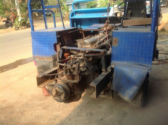 ขาย ด่วน 6 ล้อ หัวตัด พร้อมเครื่อง ถูกๆ เครื่อง ฮีโน่ EH. 100.-6สูบ  145 แรงม้าช่วงหน้าครบ