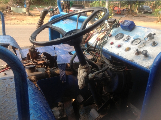 ขาย ด่วน 6 ล้อ หัวตัด พร้อมเครื่อง ถูกๆ เครื่อง ฮีโน่ EH. 100.-6สูบ  145 แรงม้าช่วงหน้าครบ