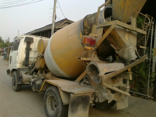 ขาย HINO FC โม่ปูน3คิว (หกล้อกลาง)ปี40 เครื่อง180 แรงพวงมาลัยเพาเวอร์ คลัซซีใหญ่ รถใช้งานอยู่ พร้อมใช้งานได้เลย ภาษีไม่ขาด ยาง825 หกเส้น สภาพใช้งานได้ ราคา 580,000