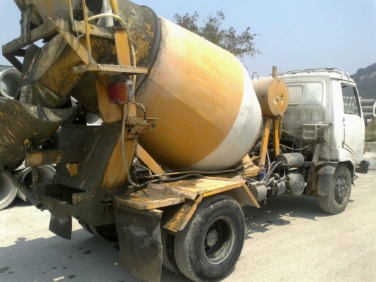 ขาย HINO FC โม่ปูน3คิว (หกล้อกลาง)ปี40 เครื่อง180 แรงพวงมาลัยเพาเวอร์ คลัซซีใหญ่ รถใช้งานอยู่ พร้อมใช้งานได้เลย ภาษีไม่ขาด ยาง825 หกเส้น สภาพใช้งานได้ ราคา 580,000