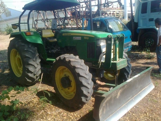 JOHN DEERE 5610 - 2 เพลา รถสวยจัดทั้งคันไม่มีช้ำ เครื่องแห้งแรงดีไม่มีเยิ้ม อุปกรณ์มีครบพร้อม มีใบดันหน้า ผานพรวนดิน 3 เครื่องกับปั๊มแห้งดีมากไม่แตกไม่รั่วซึ่มเลย ระบบไฮดรอลิกส์ใช้งานได้ดีไม่มีปัญหา เอกสารเล่มทะเบียนครบพร้อมโอน ราคาต่อรองได้ครับ