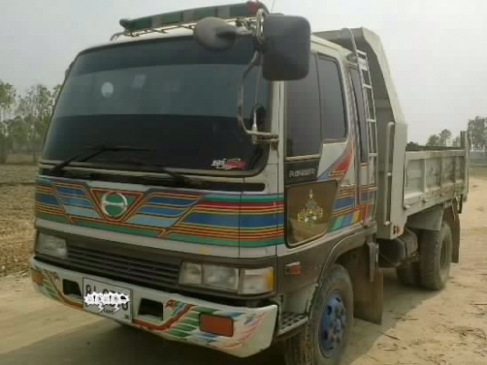 HINO FD 195 HP HO7D หกล้อดั๊มพ์ สมอเงิน กระบะดั๊มพ์เหล็ก 6 ตันยาว 3.60 เมตร หัวเก๋งแล็ปลายอย่างสวย ภายในเก๋งคอนโซลสวยครบ แอร์เย็น พ.เพาเวอร์ ก.ไฟฟ้า เบรคทริ๊ปฟี้ ช่วงล่างคัชซีสวยมากไม่มีแตกไม่มีบวม ยาง 8.25 ขอบ 16 สภาพดีพร้อมใช้งาน เอกสารทะเบียนภาษีครบพร้