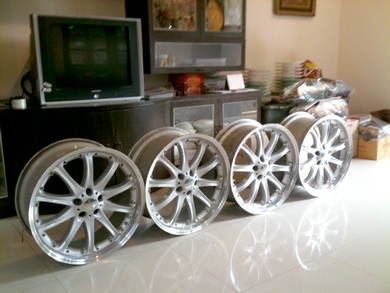 ล้อ BMW - HARTGE ขนาด 22 นิ้ว ล้อหน้า9.5 ET35 ล้อหลัง 10.5 ET 28 ราคาต่อรองได้ ล้อ BMW - HARTGE ขนาด 22 นิ้ว ล้อหน้า9.5 ET35 ล้อหลัง 10.5 ET 28 ราคาต่อรองได้