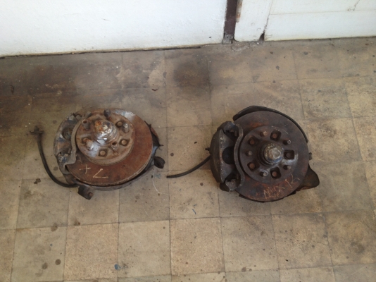 ขายจานเบรคติดดุม TOYOTA MIGHTY-X  ของเก่าจากญี่ปุ่น (เซียงกง) ซื้อมาไม่ได้ใช้   ราคาคู่ละ5500 โทร0817113399 อยู่กรุงเทพ อ่อนนุช ศรีนครินทร์ ใกล้ซีคอน