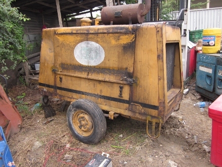 ขาย-เครื่องปั๊มลมมือสองญี่ปุ่น ยี่ห้อ KOMATSU เครื่องยนต์ 4 สูบ พร้อมหัวลาก สะดวกแก่การขนย้าย