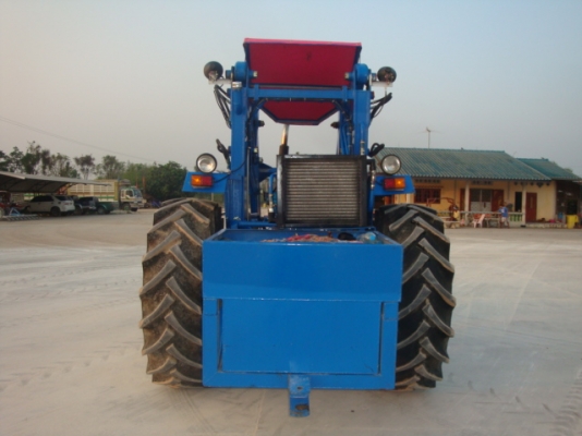 Ford-5600 เครื่อง T3 แท้ๆตรงรุ่น พร้อมชุดตัก (แสงกลึง) สวยๆครับ