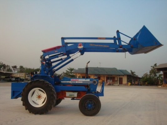 Ford-5600 เครื่อง T3 แท้ๆตรงรุ่น พร้อมชุดตัก (แสงกลึง) สวยๆครับ