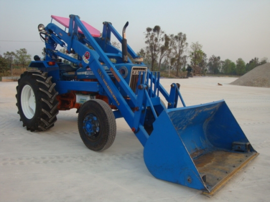 Ford-5600 เครื่อง T3 แท้ๆตรงรุ่น พร้อมชุดตัก (แสงกลึง) สวยๆครับ