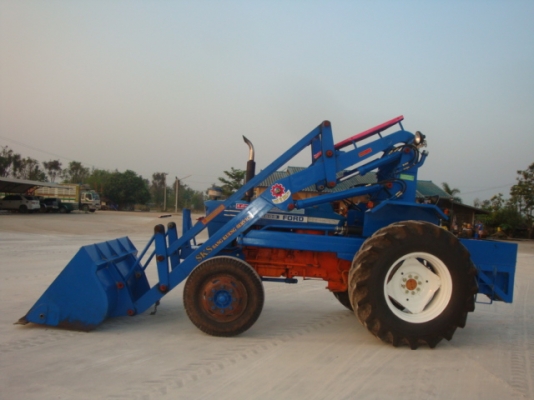 Ford-5600 เครื่อง T3 แท้ๆตรงรุ่น พร้อมชุดตัก (แสงกลึง) สวยๆครับ
