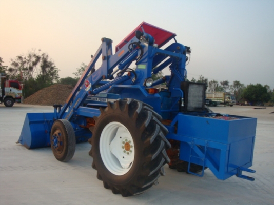 Ford-5600 เครื่อง T3 แท้ๆตรงรุ่น พร้อมชุดตัก (แสงกลึง) สวยๆครับ