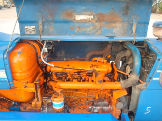Ford-5600 เครื่อง T3 แท้ๆตรงรุ่น พร้อมชุดตัก (แสงกลึง) สวยๆครับ