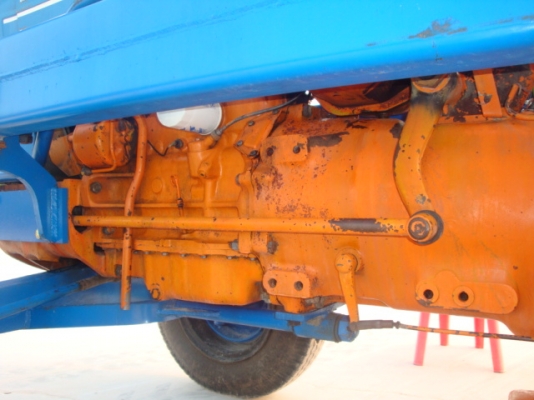 Ford-5600 เครื่อง T3 แท้ๆตรงรุ่น พร้อมชุดตัก (แสงกลึง) สวยๆครับ