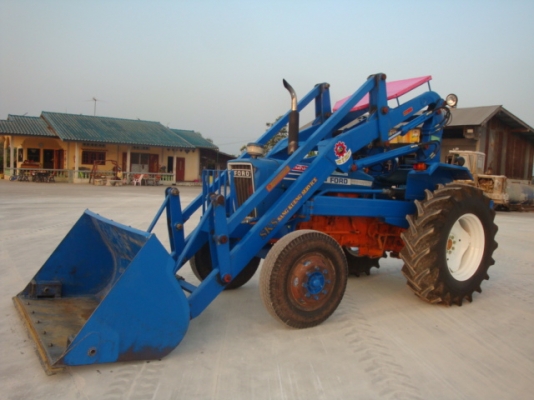 Ford-5600 เครื่อง T3 แท้ๆตรงรุ่น พร้อมชุดตัก (แสงกลึง) สวยๆครับ
