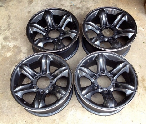 ขายล้อเล็บเหยี่ยวแท้ Isuzu ขอบ 16 สีเทาขอบเงา รูดุมเดิม สภาพสวยมากครับ