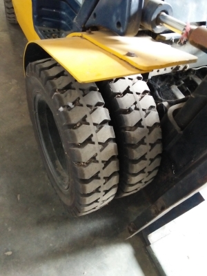 โฟร์คลิฟท์ โคมัตสุ 2.5 ตัน งาสูง 6 เมตร ยาว 1.25 เมตร เกียร์ออโต้