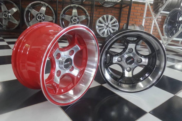 ขอบ12 กว้าง7นิ้ว ออฟ+10 pcd4/110 ใหม่แกะกล่อง มีสองสีตามรูป 4วง9900บาท