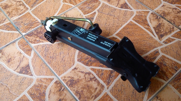 แม่แรงยกรถ VOLVO V40 แม่แรงยกรถ VOLVO V40