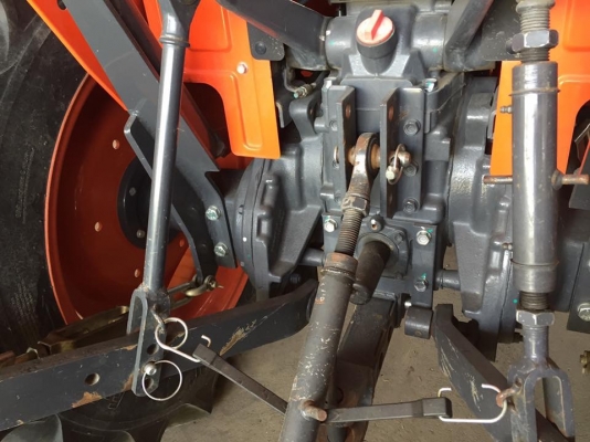 หลุดจอง รถไถคูโบ้ตามือสอง ดาวน์ 20000 บาท รุ่น L3008 พร้อมใบดันหน้าคานล่าง หลุดจอง รถไถคูโบ้ตามือสอง ดาวน์ 20000 บาท รุ่น L3008 พร้อมใบดันหน้าคานล่าง