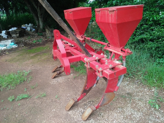 ขายถูกๆ เครื่องฝังปุ๋ยอีอย 17500