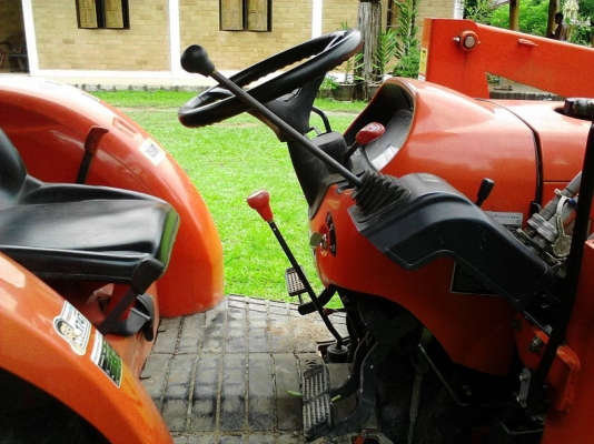 รถไถ KUBOTA  L4708  , ( รถทำงาน 1xx ชม. )    สนใจติดต่อ  081 - 6079515