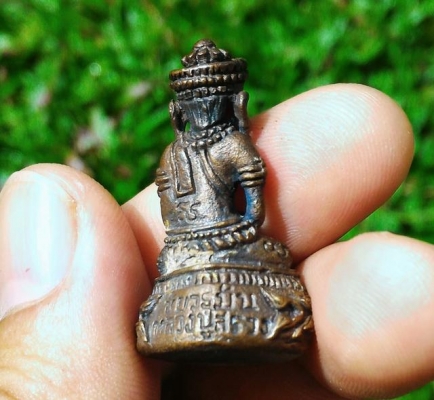 หลวงปู่สรวง ออยเตียนสลูน พระกริ่งชัยวรมัน ตอกโค๊ดอุดกริ่ง เนื้อสัตตะโลหะ พระหิ้งได้จากญาติๆ ที่ไปทำบุญที่วัดท่าน