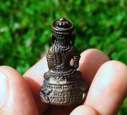 หลวงปู่สรวง ออยเตียนสลูน พระกริ่งชัยวรมัน ตอกโค๊ดอุดกริ่ง เนื้อสัตตะโลหะ พระหิ้งได้จากญาติๆ ที่ไปทำบุญที่วัดท่าน