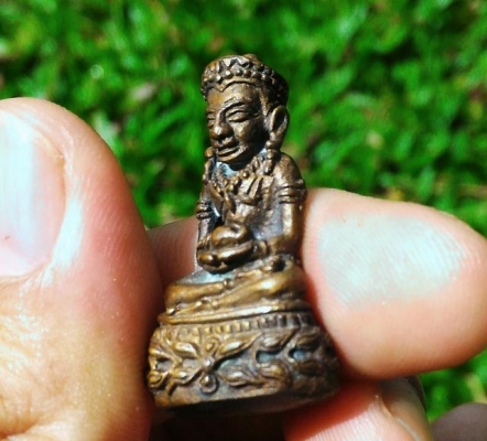 หลวงปู่สรวง ออยเตียนสลูน พระกริ่งชัยวรมัน ตอกโค๊ดอุดกริ่ง เนื้อสัตตะโลหะ พระหิ้งได้จากญาติๆ ที่ไปทำบุญที่วัดท่าน