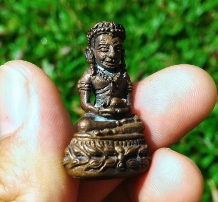 หลวงปู่สรวง ออยเตียนสลูน พระกริ่งชัยวรมัน ตอกโค๊ดอุดกริ่ง เนื้อสัตตะโลหะ พระหิ้งได้จากญาติๆ ที่ไปทำบุญที่วัดท่าน